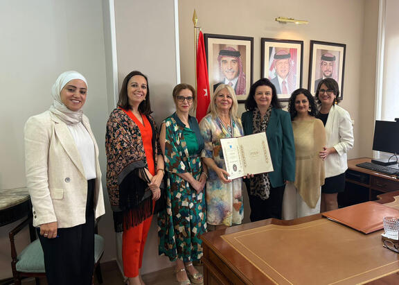 Entrega del galardón en la embajada de Jordana en Madrid.
