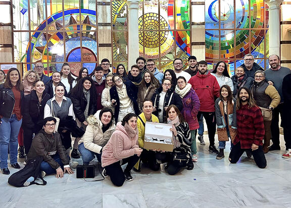 Representantes institucionales y estudiantado participante en el reto.