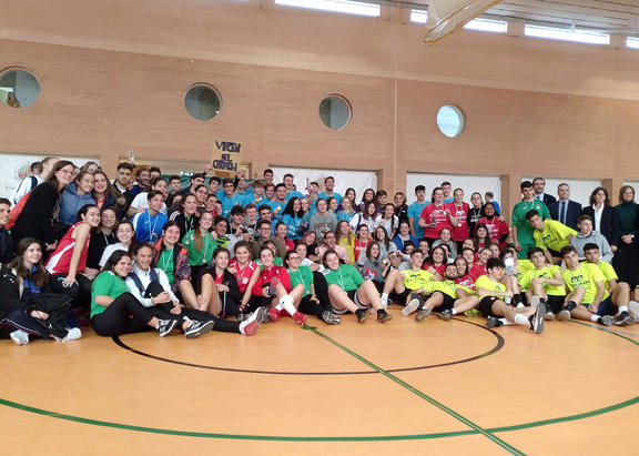 Foto de familia con los equipos ganadores.