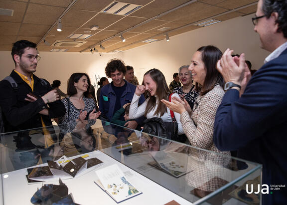 Inauguración de la exposición, en la Antigua Escuela de Magisterio de Jaén.