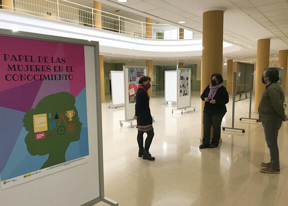 Gema Parra, África Yebra y Benjamín Viñegla, en la exposición.