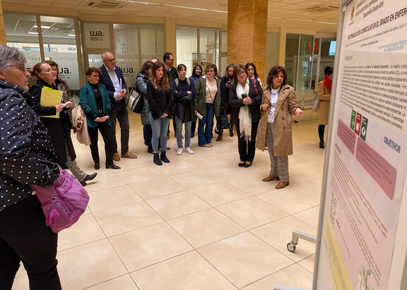 Visita a la exposición de pósteres, en la planta baja del C4.
