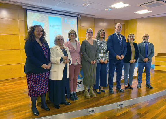 Representantes institucionales, organizadores y ponentes del congreso.