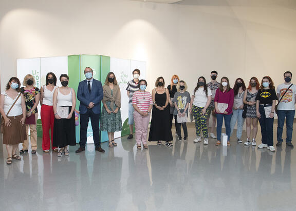 Participantes y asistentes a la inauguración de la muestra.