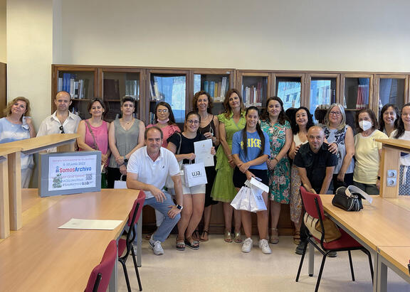 Foto de familia con participantes de las actividades organizadas por el Archivo General de la UJA.