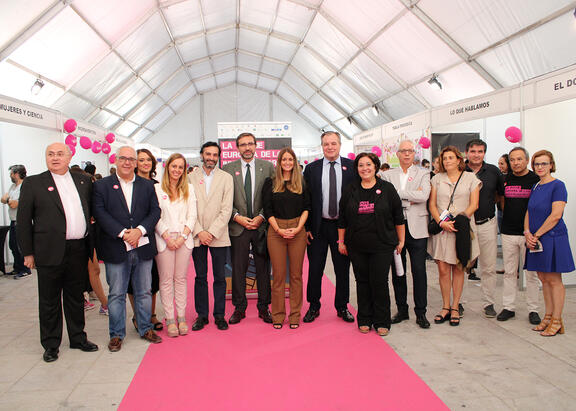 Representantes institucionales, en la Feria de la Ciencia.