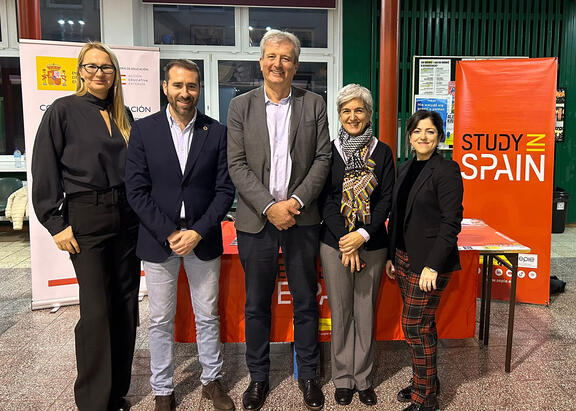 De derecha a izquierda, Myriam M. Cano, Patricia Onieva, José Aurelio Llaneza, José Ignacio Jiménez y Magdalena Claver.