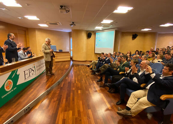 Entrega de honores y distinciones.