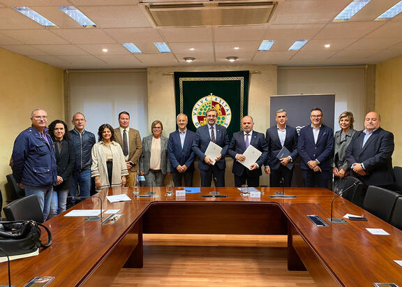 Representantes institucionales, investigadores de la UJA integrantes de la cátedra y miembros de la Fundación Fulgencio Meseguer.