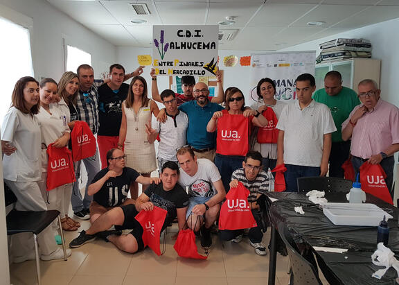 Foto de familia con organizadores y participantes de ALHUCEMA.