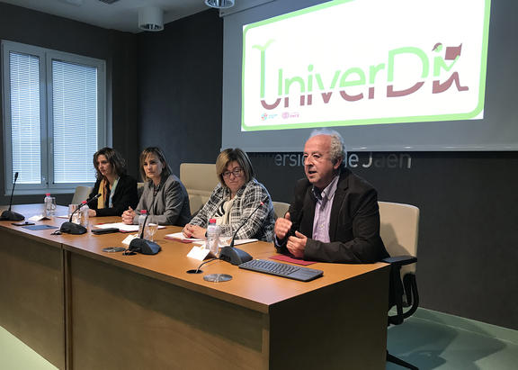 Antonio González, Rosario Sedano, Encarnación Ruiz y Eva Mª Sotomayor, en el acto de inauguración.