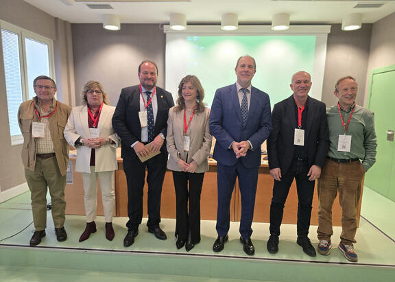 Representantes institucionales de la UJA y MetaRed S 2026, tras su inauguración.