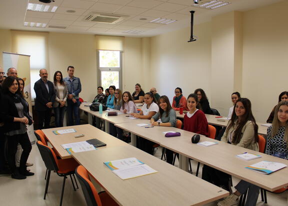 Representantes institucionales, profesorado y alumnado, en la inauguración del curso.