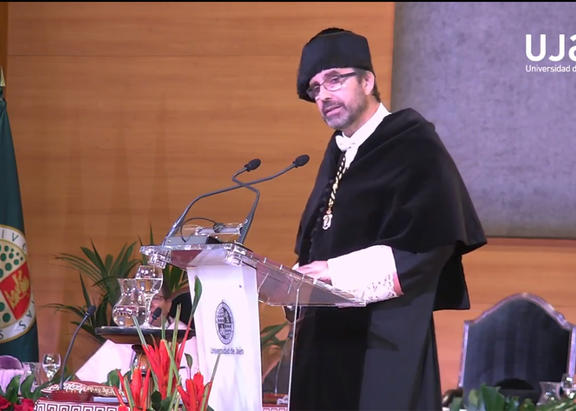 Un momento de la intervención del Rector de la Universidad de Jaén, Juan Gómez Ortega.