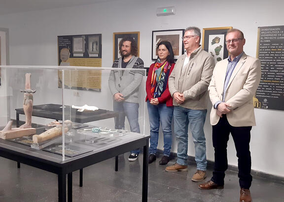 Inauguración de la exposición en Albanchez de Mágina.