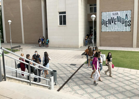 Alumnado de la UJA, en el Campus Las Lagunillas.