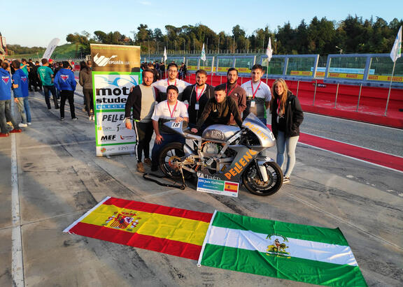 Integrantes del EPSJaén UJATeam desplazados hasta Imola.