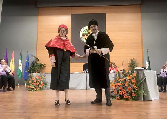 El Rector de la UJA, Juan Gómez, junto a la directora General de Universidades de la Junta de Andalucía.