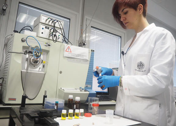 La investigadora Priscila R. Bautista, en su laboratorio.