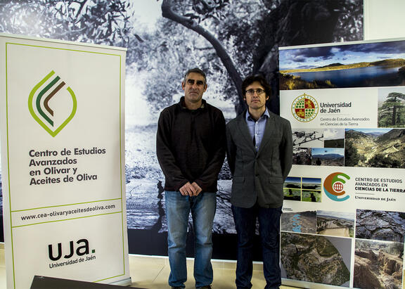 Los investigadores Roberto García y Julio Calero, del proyecto SUSTAINOLIVE.