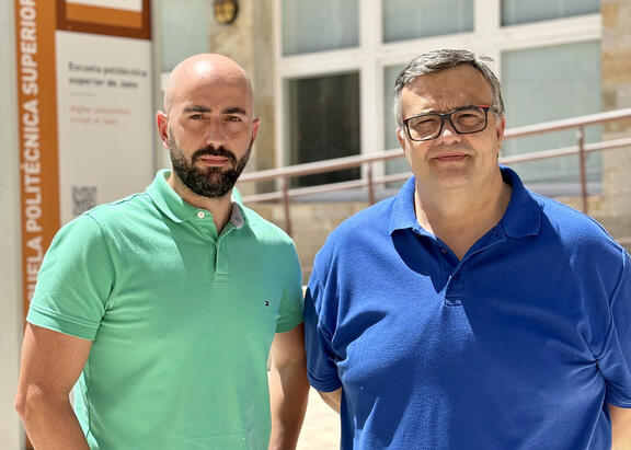 Los investigadores de la UJA Cristóbal J. Carmona (i) y Pedro González.