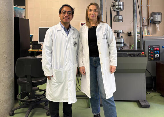 Los investigadores Dolores Eliche y Floyd Rey.