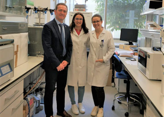 Miembros del grupo de investigación del proyecto 'Phicoalgae', en sus laboratorios de la EPS de Linares.