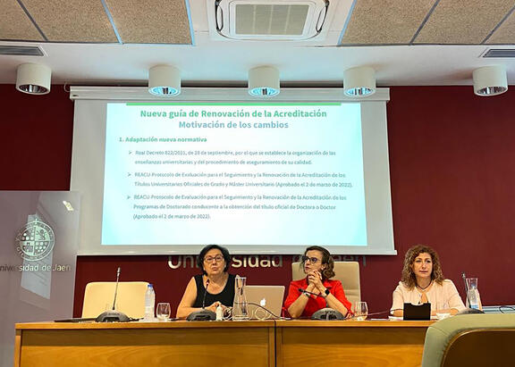 Teresa Roldán Arjona, Hikmate Abriouel y Pilar Romero.