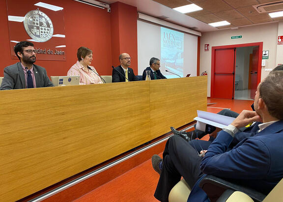 Acto inaugural de la jornada sobre movilidad, celebrada en la Antigua Escuela de Magisterio de Jaén.