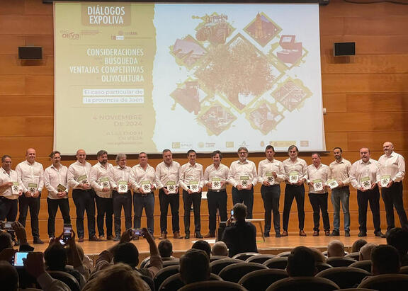 Participantes en la presentación del manual.