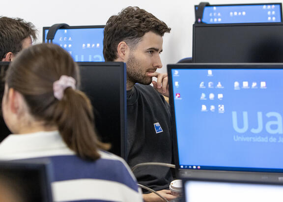 Alumnado de la UJA, en un aula.