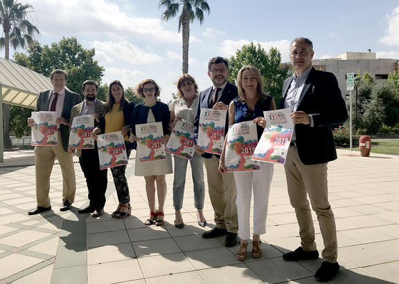 Representantes institucionales, organizadores y directores de los cursos.