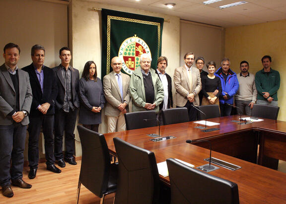 El Rector de la UJA y José Juan Gaforio, junto a los participantes en el curso.