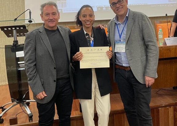 Juan Manuel Maqueira, Diéssica de Oliveira Dias y José Moyano Fuentes, con el reconocimiento.