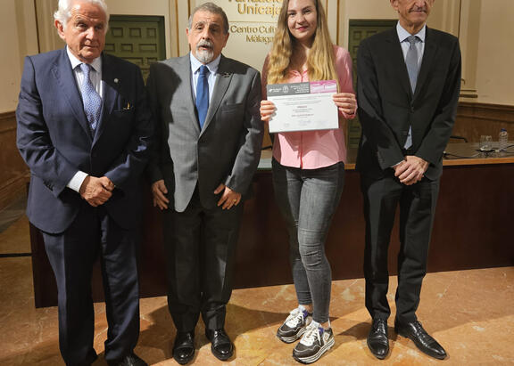 De izquierda a derecha, Antonio Pascual, Emilio Lozano, Liudmila Filippova y José M. Domínguez, presidente de Fundación Unicaja.