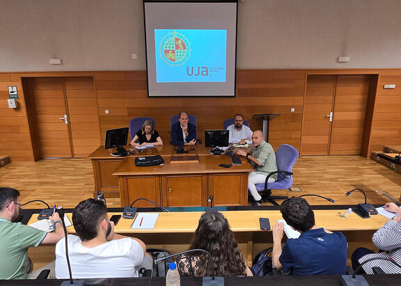 Presentación del proyecto a los representantes del CEUJA.