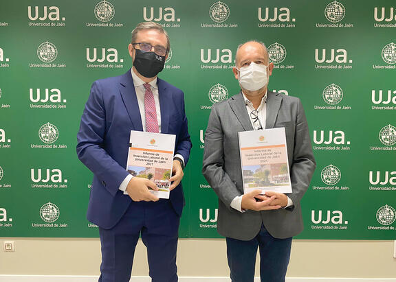 El Rector de la UJA Juan Gómez y Pedro Pérez, tras la presentación del informe.
