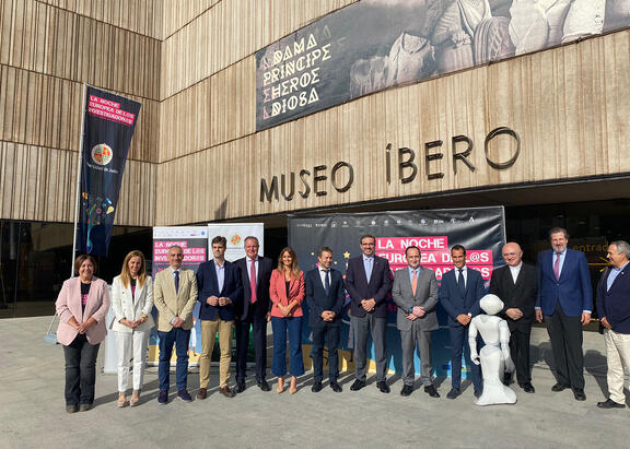 Representantes de la UJA y de otras entidades colaboradoras, en la presentación del evento.