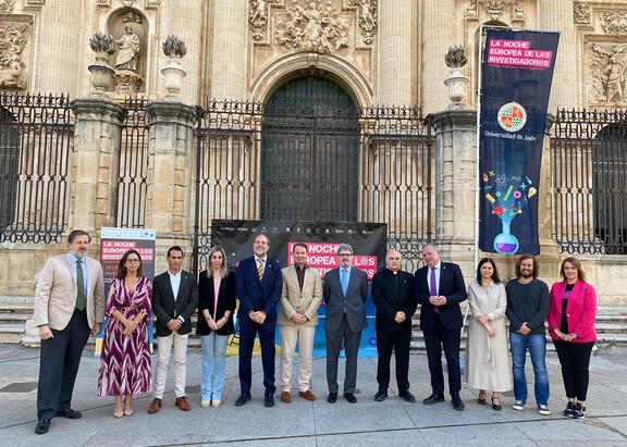 Presentación de La Noche Europea de los Investigadores en la Plaza de Santa María de Jaén.