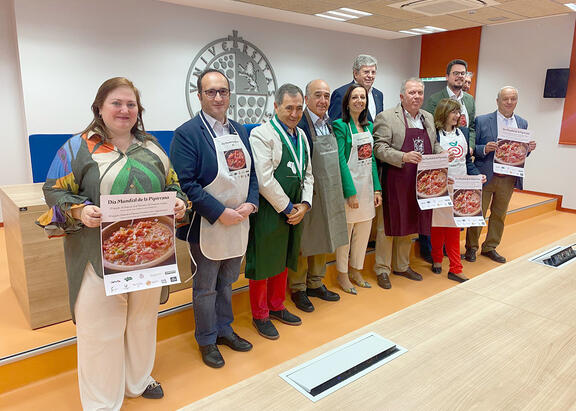 Representantes institucionales y organizadores, en la presentación.