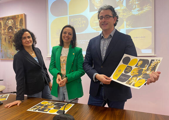 Javier Marín, Marta Torres e Isabel Abad, en la presentación del programa cultural de la UJA.