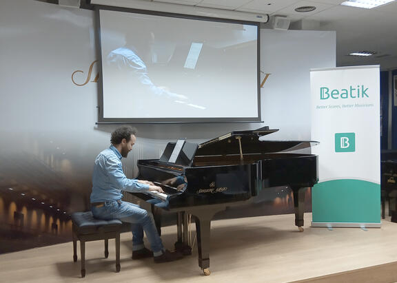 Demostración al piano, en el Shigeru Kawai Center de Madrid, celebrada el pasado mes de marzo.