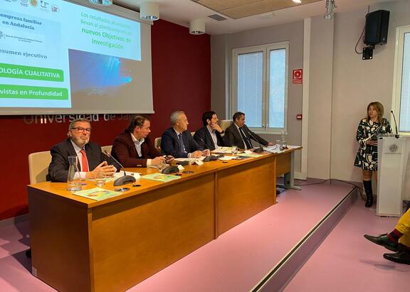 La coordinadora del estudio, Guadalupe Fuentes, durante su presentación.