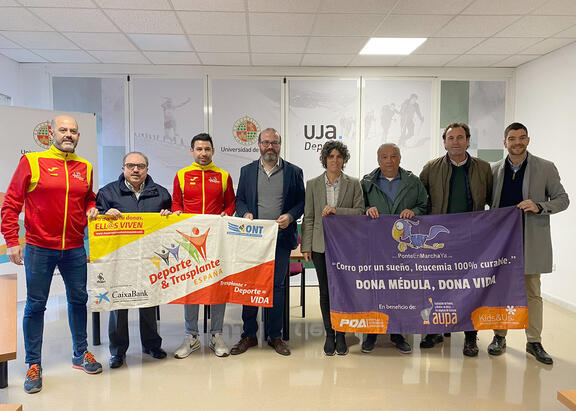 Representantes de la UJA, la Asociación Deporte y Trasplante de España y la Asociación de Veteranos del Real Jaén.