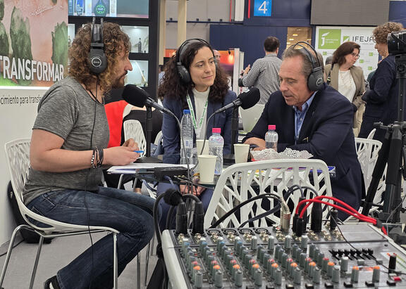Entrevista a Juan Bautista Barroso y a Estefanía Toledo, durante el programa especial en Expoliva.