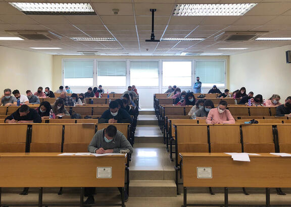 Realización del examen de 'Comentario de texto'.