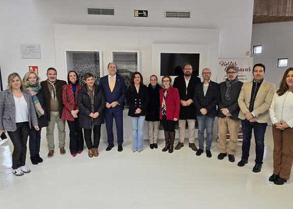 El Rector y el Equipo de Dirección de la UJA, junto a la alcaldesa de Alcaudete.