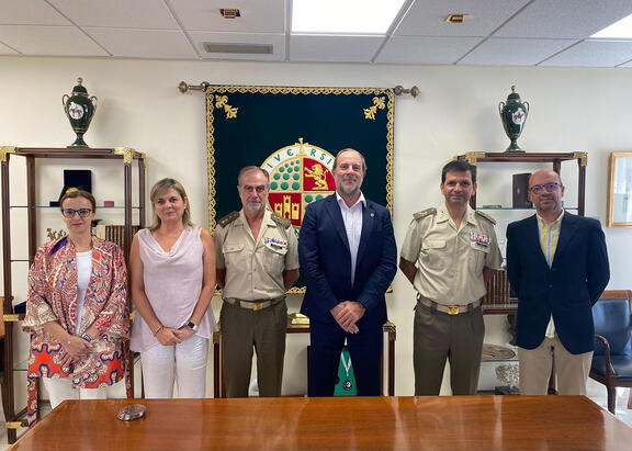 De izquierda a derecha, Hikmate Abriouel, Victoria López, Fernando Morón, Nicolás Ruiz, Javier Ruiz y Francisco Roca.