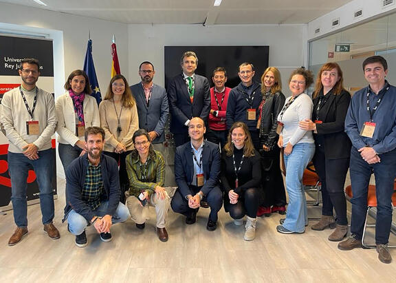 El Director de la OFIPI de la UJA, a la izquierda, junto a participantes de la reunión celebrada en Bruselas.