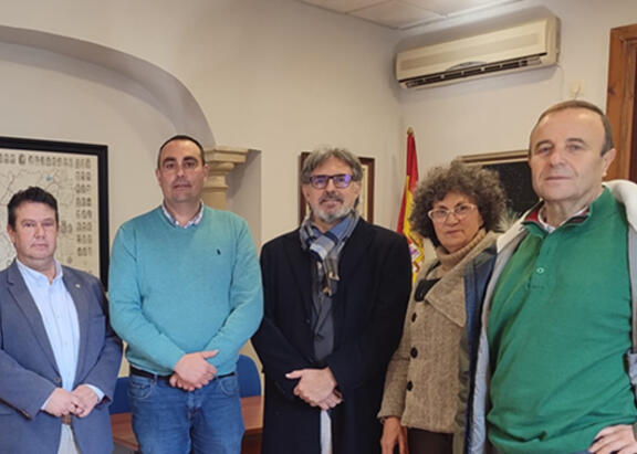 Reunión mantenida por el Vicerrectorado de Desarrollo Territorial y Relaciones Institucionales y el Ayuntamiento de Canena.